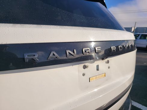 Used 2024 Land Rover Range Rover Long Wheelbase SE AWD/4WD image 7