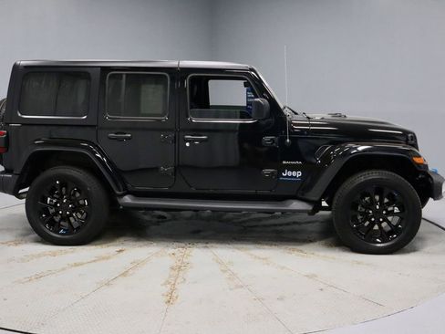 Used 2023 Jeep Wrangler Unlimited Sahara w/ Cold Weather Group AWD/4WD image 7