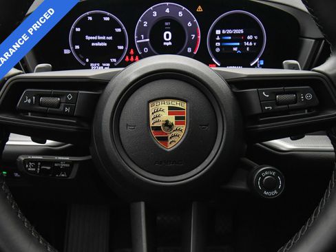 Used 2024 Porsche Cayenne Coupe image 34