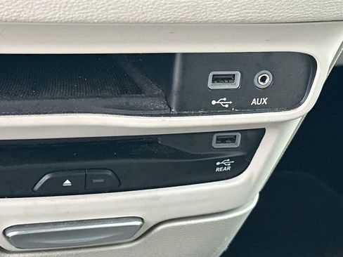 Used 2018 Chrysler Pacifica Limited w/ Advanced Safetytec Group image 31