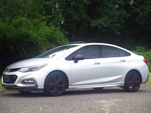 Used 2017 Chevrolet Cruze Premier FWD image 1