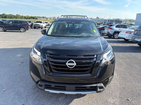 Used 2023 Nissan Pathfinder Platinum w/ Black Appearance Package AWD/4WD image 8