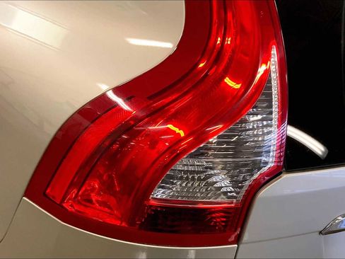 Used 2017 Volvo XC60 T5 Inscription w/ Preferred Option Package image 27