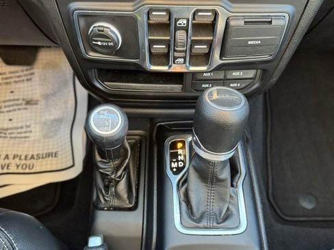 Certified 2023 Jeep Gladiator Sport image 18