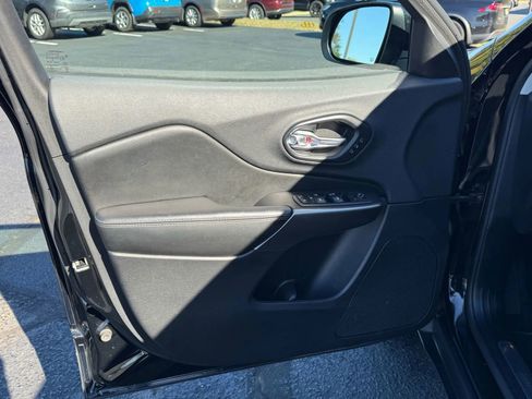 Used 2019 Jeep Cherokee Limited image 11