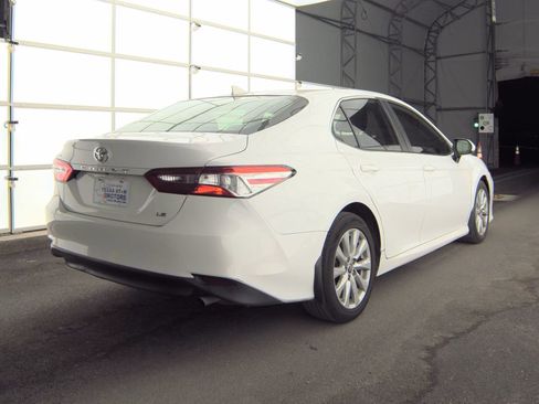 Used 2020 Toyota Camry LE w/ Carpet Mat Package image 4