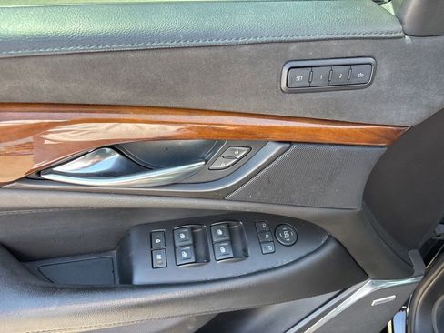 Used 2019 Cadillac Escalade Luxury AWD/4WD image 22