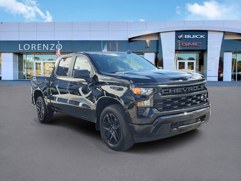 Used 2025 Chevrolet Silverado 1500 Custom image 3