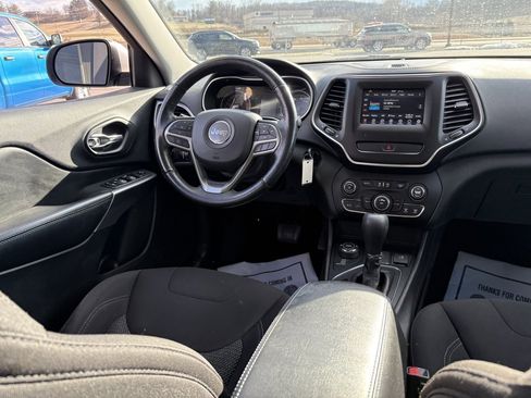 Used 2019 Jeep Cherokee Latitude w/ Cold Weather Group image 27