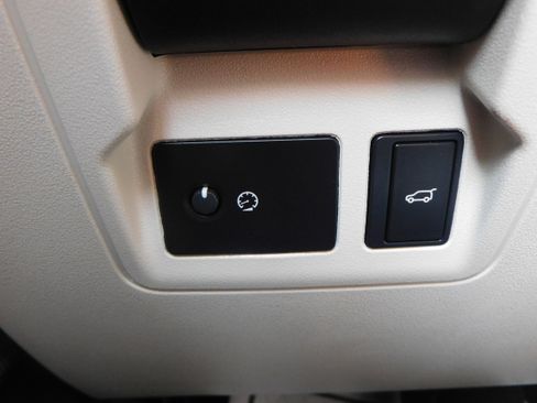 Used 2023 Land Rover Range Rover Velar S image 16