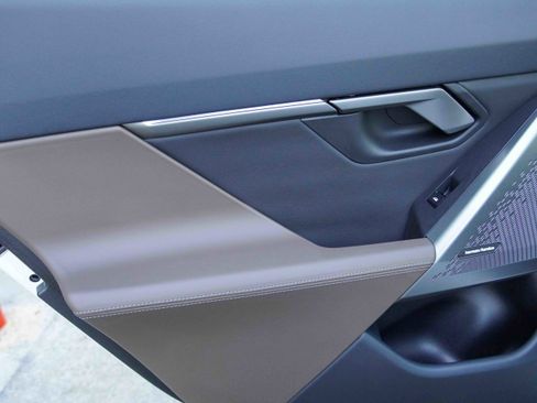 Certified 2025 BMW 530i xDrive w/ Premium Package image 32