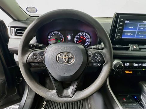 Used 2019 Toyota RAV4 XLE w/ Convenience Package FWD image 17