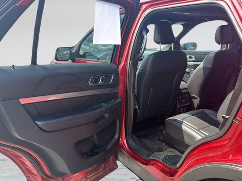 Used 2019 Ford Explorer XLT w/ Equipment Group 202A AWD/4WD image 35