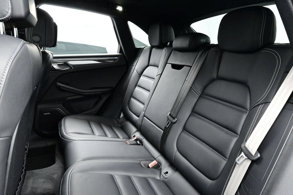 Certified 2025 Porsche Macan GTS AWD/4WD image 14