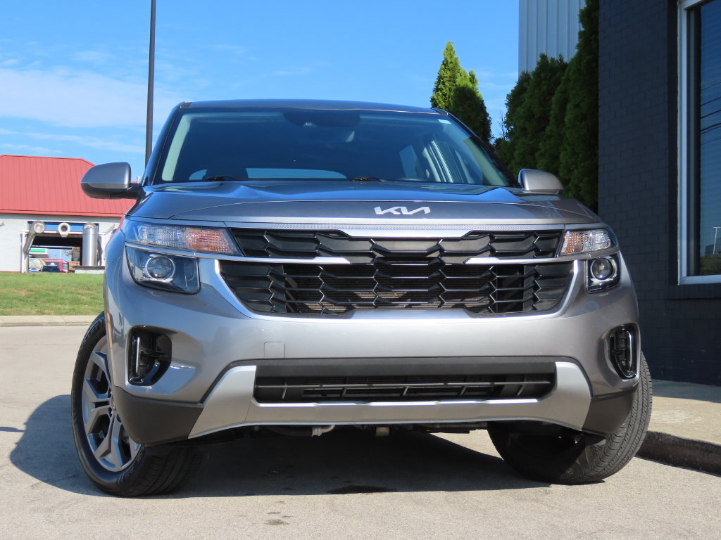 Used 2024 Kia Seltos LX AWD/4WD image 2