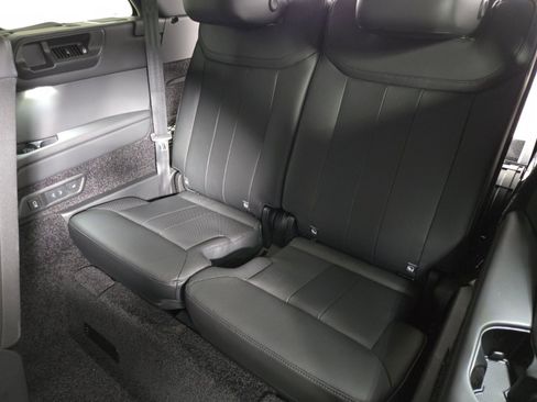 New 2026 Land Rover Range Rover Long Wheelbase SE image 15