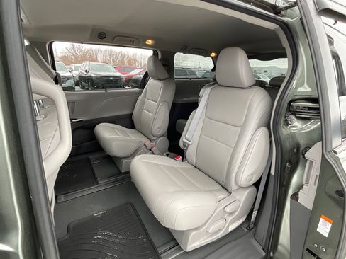 Used 2020 Toyota Sienna XLE w/ XLE Navigation Package image 26