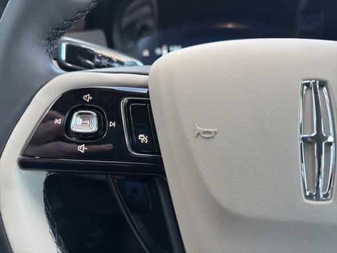 New 2026 Lincoln Corsair Premiere image 17