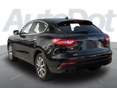 Used 2018 Maserati Levante Sport Utility 4D image 2