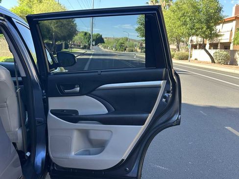 Used 2015 Toyota Highlander XLE FWD image 51