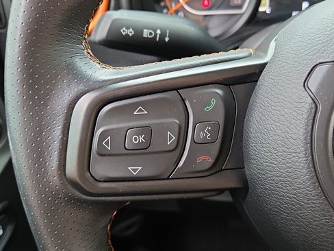 Used 2024 Jeep Gladiator Mojave w/ Technology Group AWD/4WD image 19