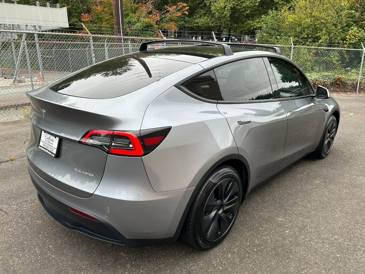 Used 2024 Tesla Model Y Long Range AWD/4WD image 5