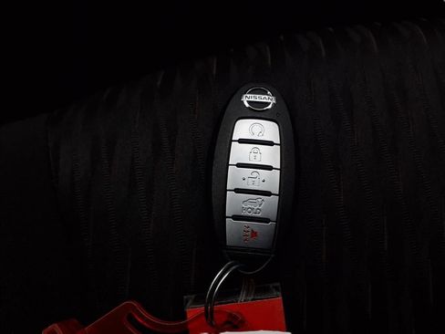 Used 2020 Nissan Rogue SV image 11