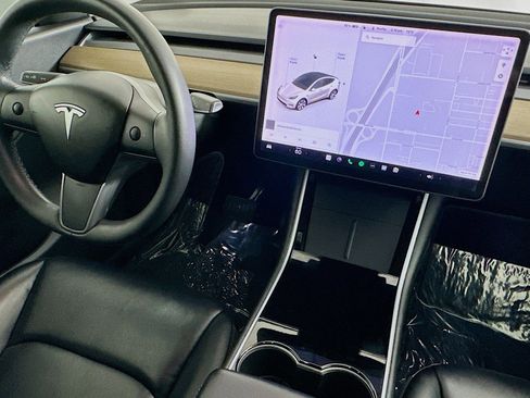 Used 2020 Tesla Model Y Long Range image 6