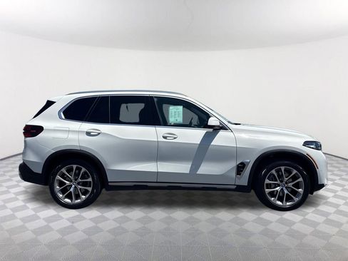 Used 2024 BMW X5 xDrive40i w/ Parking Assistance Package AWD/4WD image 3