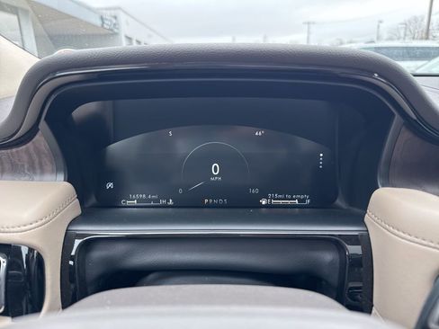 Used 2023 Lincoln Nautilus Reserve image 13