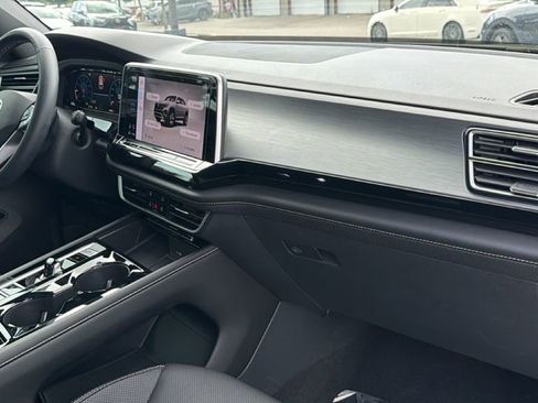 Used 2024 Volkswagen Atlas Cross Sport SE FWD image 41