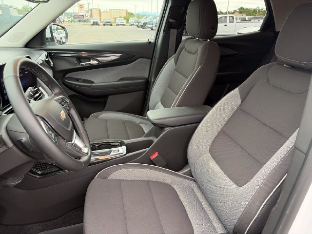 Used 2025 Chevrolet TrailBlazer LT w/ Convenience Package FWD image 18