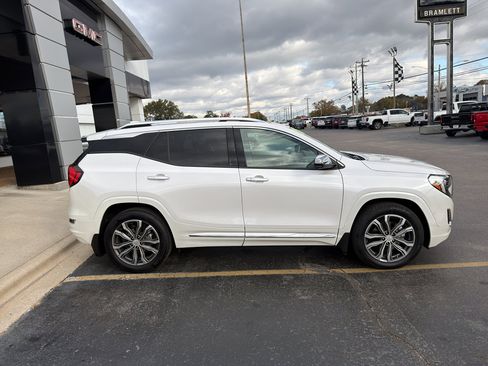 Used 2020 GMC Terrain Denali w/ Denali Premium Package image 4