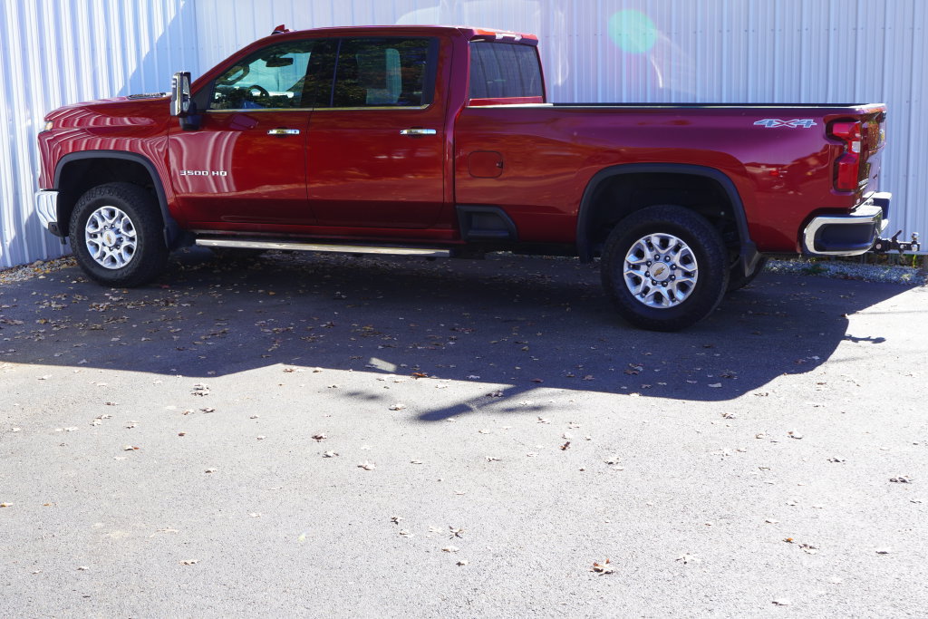 Used 2024 Chevrolet Silverado 3500 LTZ w/ LTZ Convenience Package AWD/4WD image 3