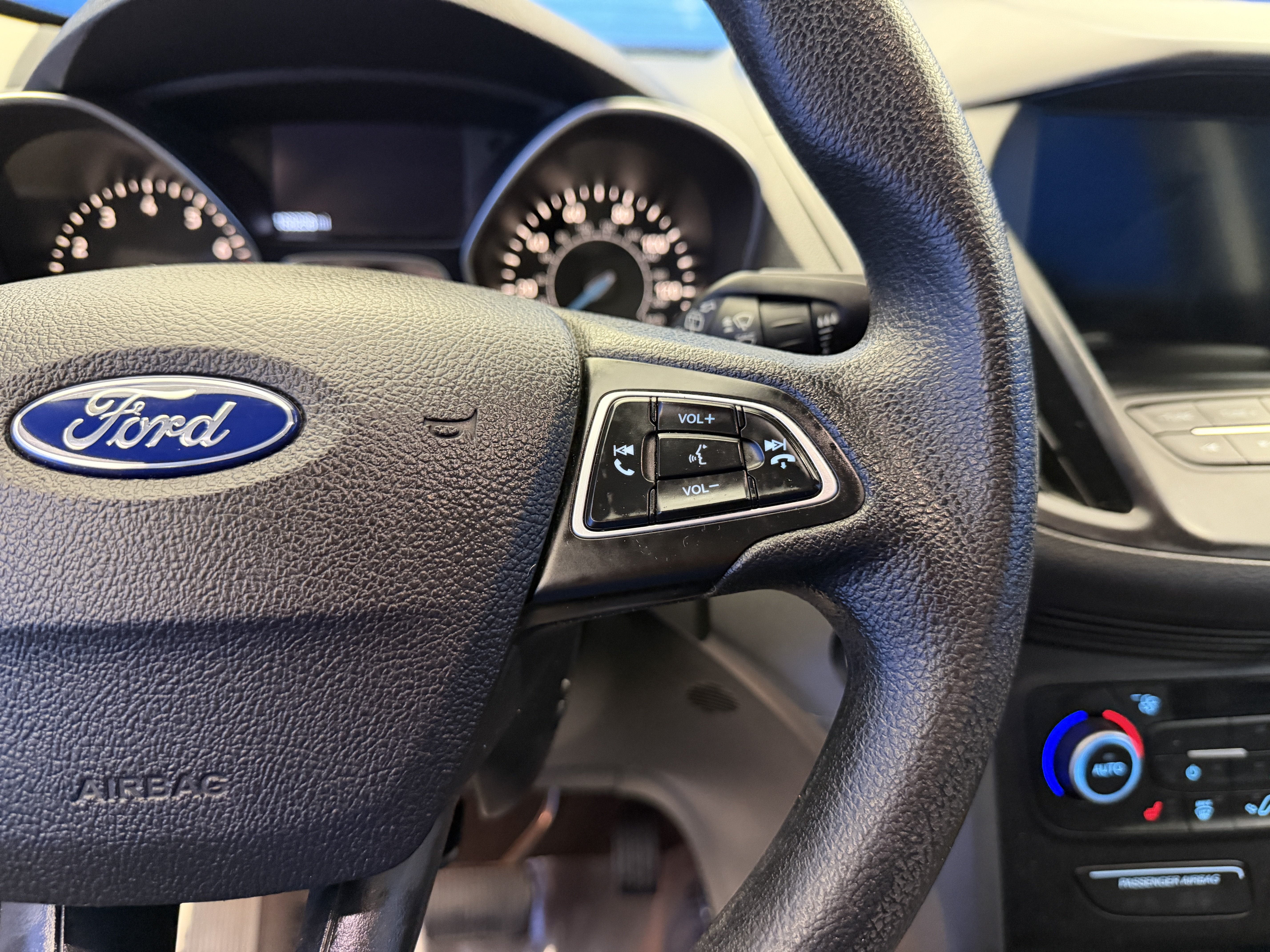 Used 2019 Ford Escape SE FWD image 17