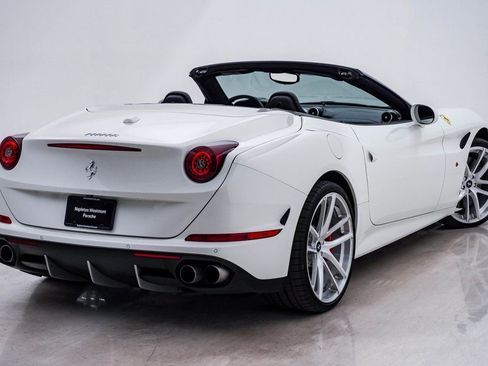 Used 2015 Ferrari California T image 13