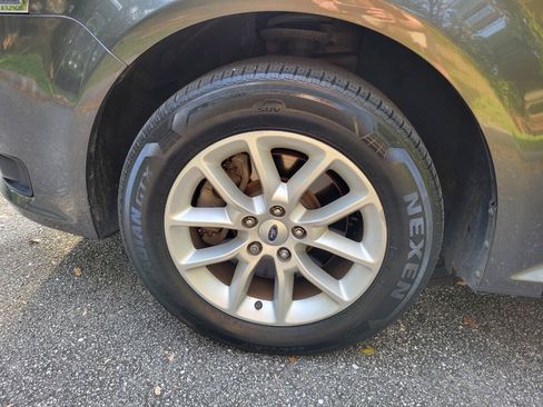 Used 2019 Ford Flex SE FWD image 16