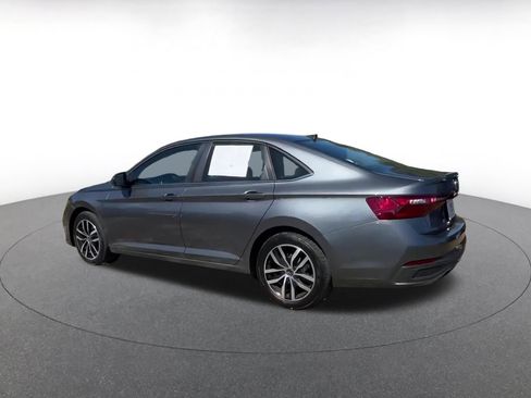 Used 2025 Volkswagen Jetta SE image 10