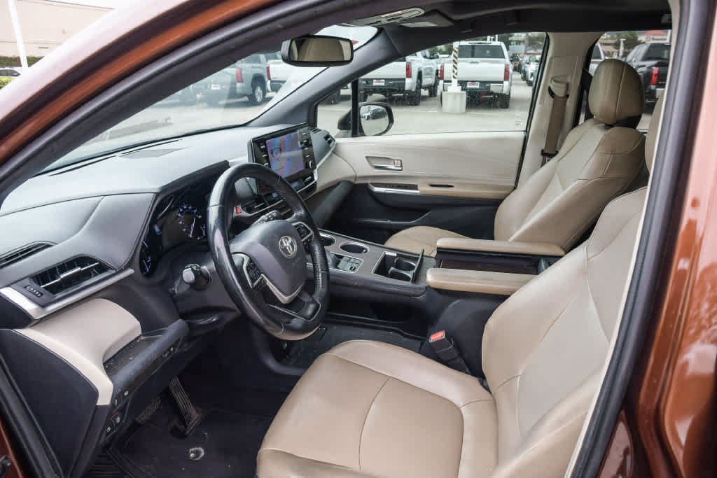 Used 2021 Toyota Sienna XLE FWD image 17