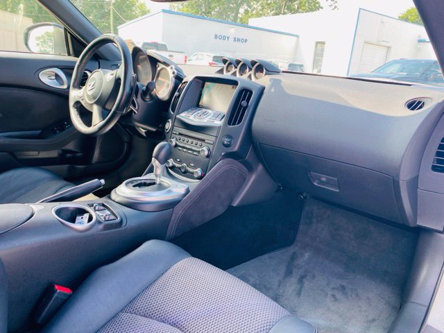 Used 2018 Nissan 370Z Touring Sport RWD image 19