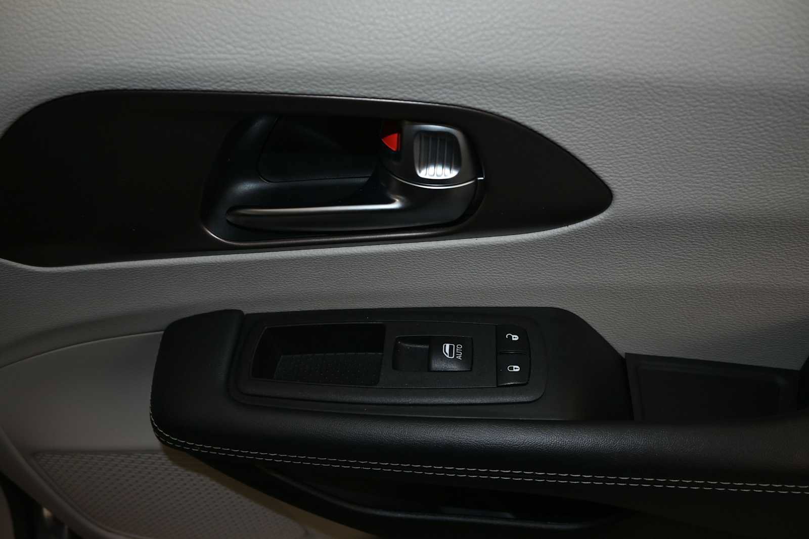 Used 2023 Chrysler Voyager LX FWD image 32