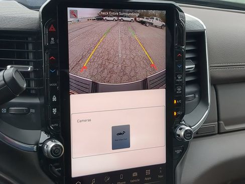 New 2026 RAM 2500 Laramie AWD/4WD image 19