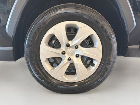 Used 2025 Toyota RAV4 LE AWD/4WD image 11