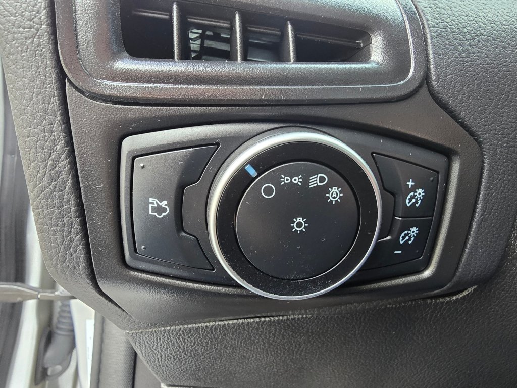 Used 2016 Ford Focus SE w/ SE Cold Weather Package FWD image 26