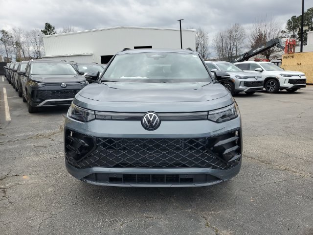New 2026 Volkswagen Tiguan SE R-Line FWD image 2