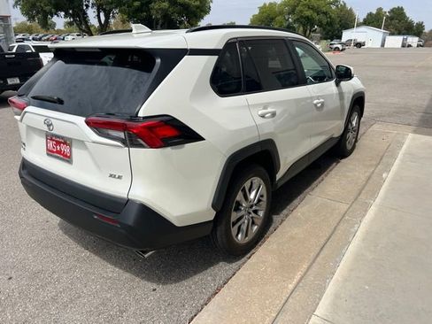 Used 2021 Toyota RAV4 XLE Premium FWD image 4