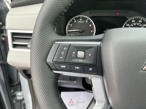 New 2026 Mitsubishi Outlander SE FWD image 16