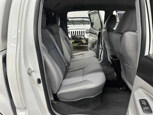 Used 2015 Toyota Tacoma 4x4 Double Cab w/ TRD Off-Road Package image 27