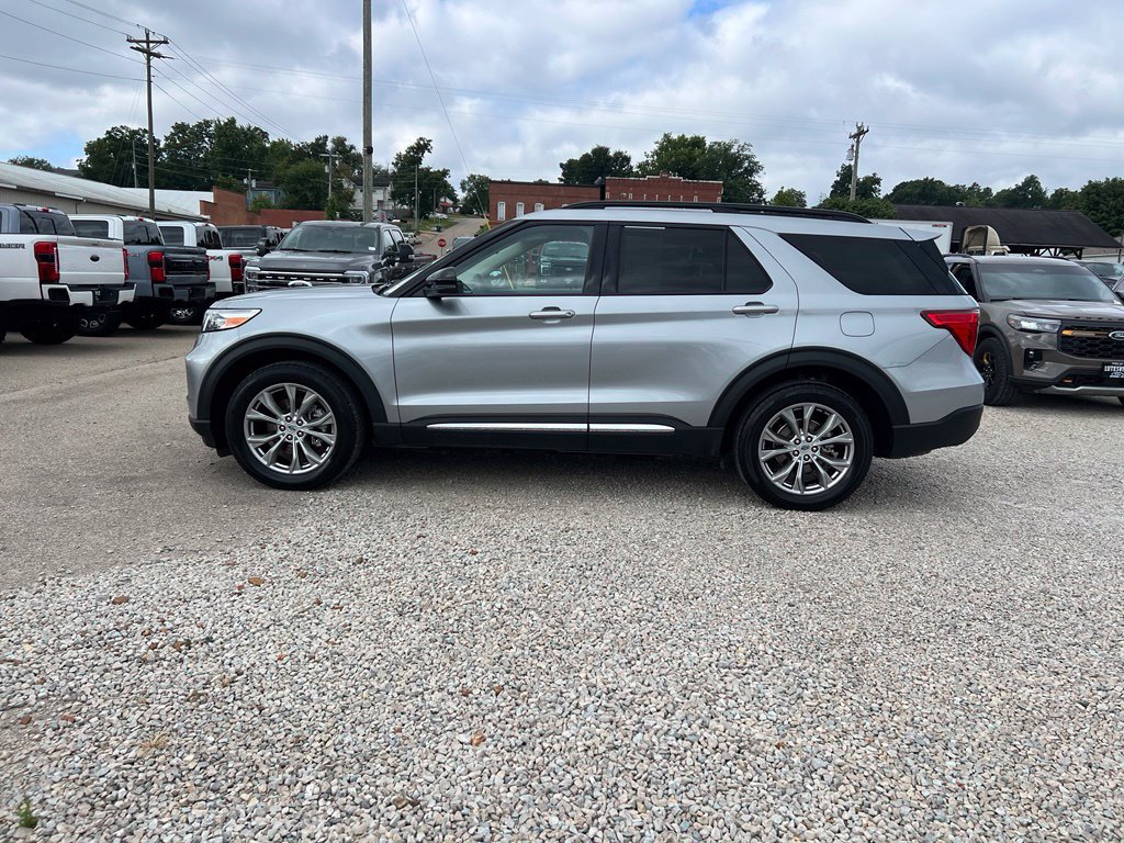 Used 2023 Ford Explorer XLT AWD/4WD image 5