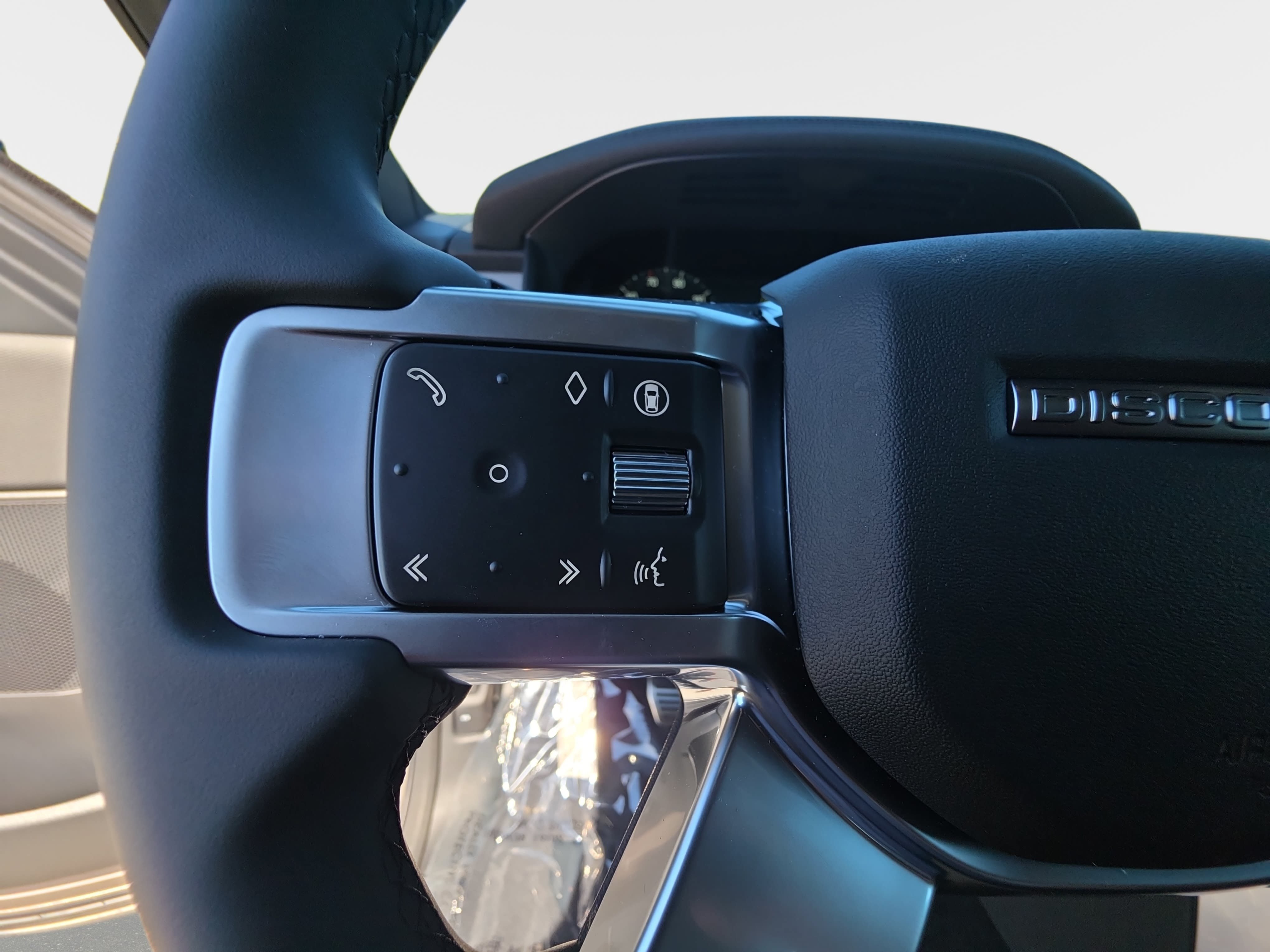 New 2026 Land Rover Discovery Dynamic SE AWD/4WD image 17